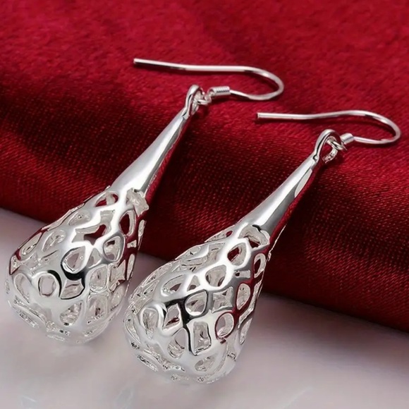 NWOT - Hallow Droplet Dangle Earrings - Picture 6 of 7